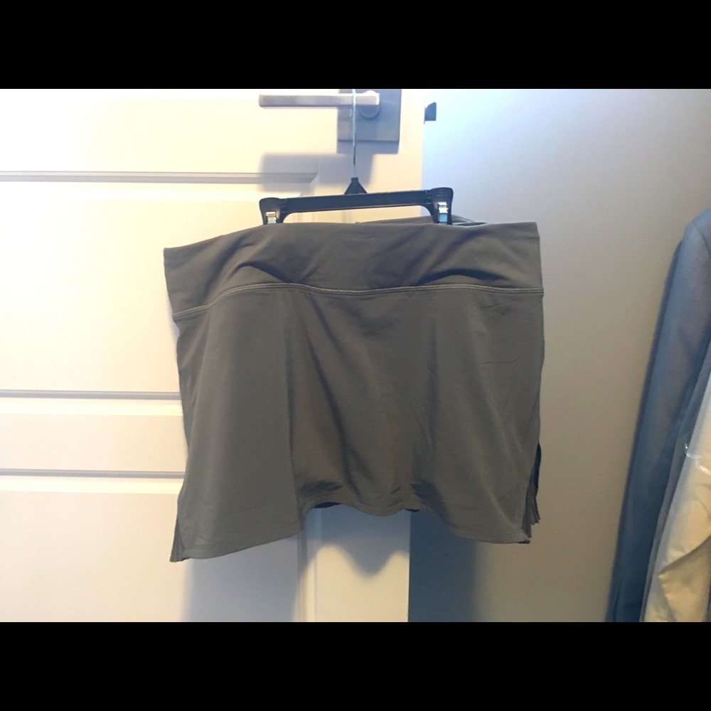 Lulu skort